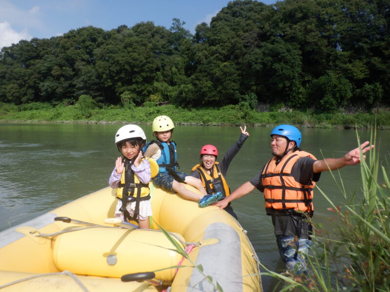 埼玉旅　寄居町で川遊び　サンブリンガー　ラフティング　親子でラフティング　埼玉ラフティング　四歳から出来るラフティング　４歳からご参加どうぞ