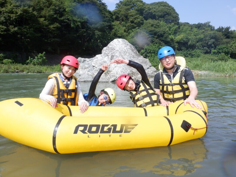 埼玉旅　寄居町で川遊び　サンブリンガー　パックラフトツアー　パックラフト　４歳からご参加どうぞ