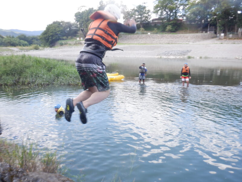 埼玉寄居町で川遊び　サンブリンガー　パックラフト　パックラフトツアー　４歳からご参加どうぞ