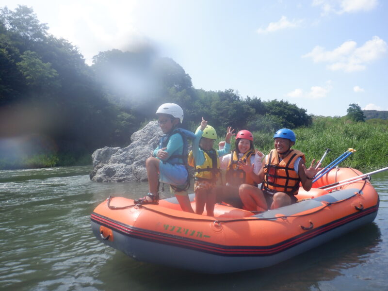 埼玉寄居町で川遊び　ちびっ子ラフティング　ラフティング　四歳から出来るラフティング