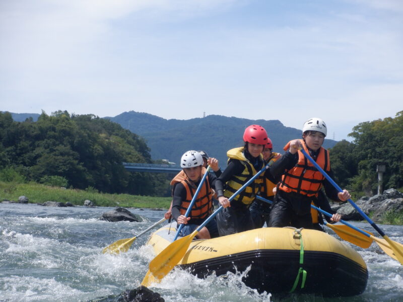 埼玉旅　寄居町で川遊び　サンブリンガー　ラフティング　埼玉でラフティング　ちびっ子ラフティング　ラフティングツアー　４歳からご参加どうぞ　四歳から出来るラフティング