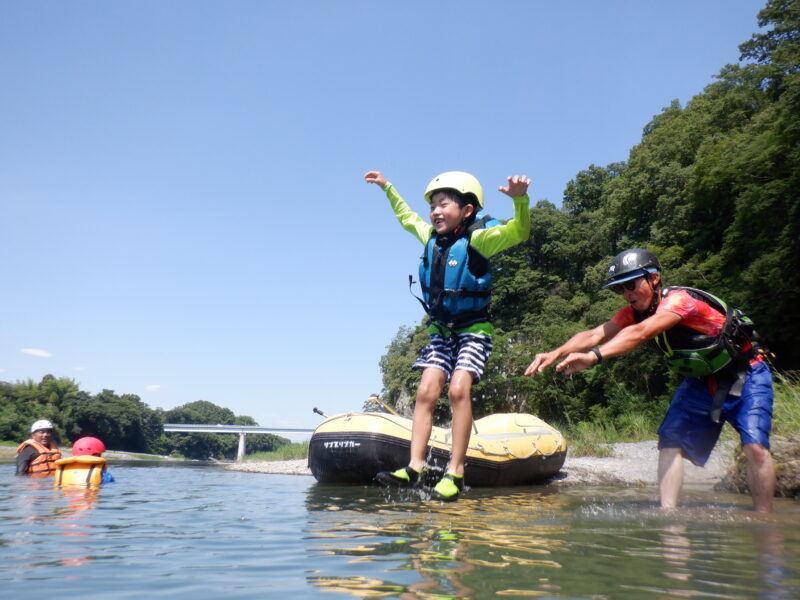 埼玉旅　サンブリンガー　寄居町で川遊び　埼玉でラフティング