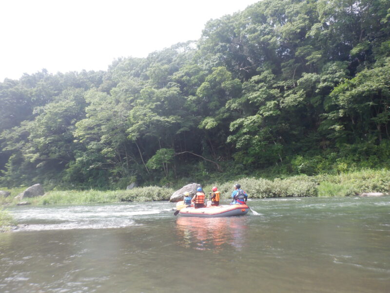 埼玉寄居町で川遊び　ちびっ子ラフティング　ラフティング　四歳から出来るラフティング