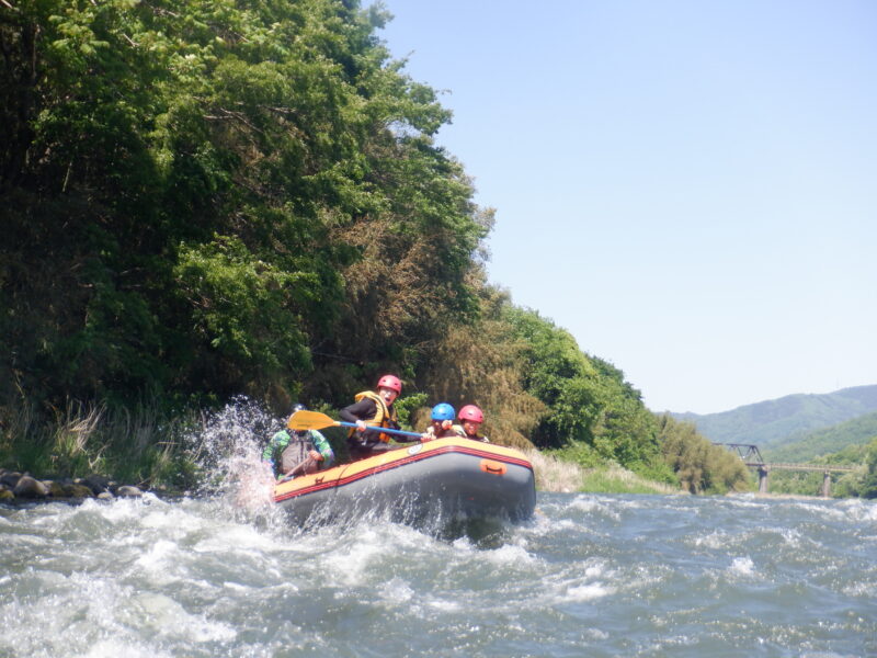 埼玉寄居町で川遊び　ちびっ子ラフティング　ラフティング　四歳から出来るラフティング