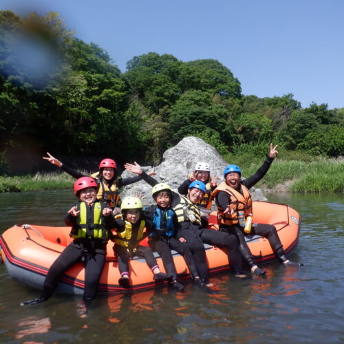 埼玉寄居町で川遊び　ちびっ子ラフティング　四歳から出来るラフティング