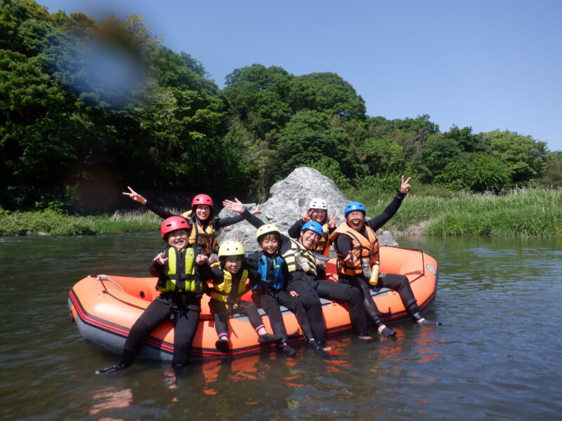 埼玉寄居町で川遊び　ちびっ子ラフティング　四歳から出来るラフティング