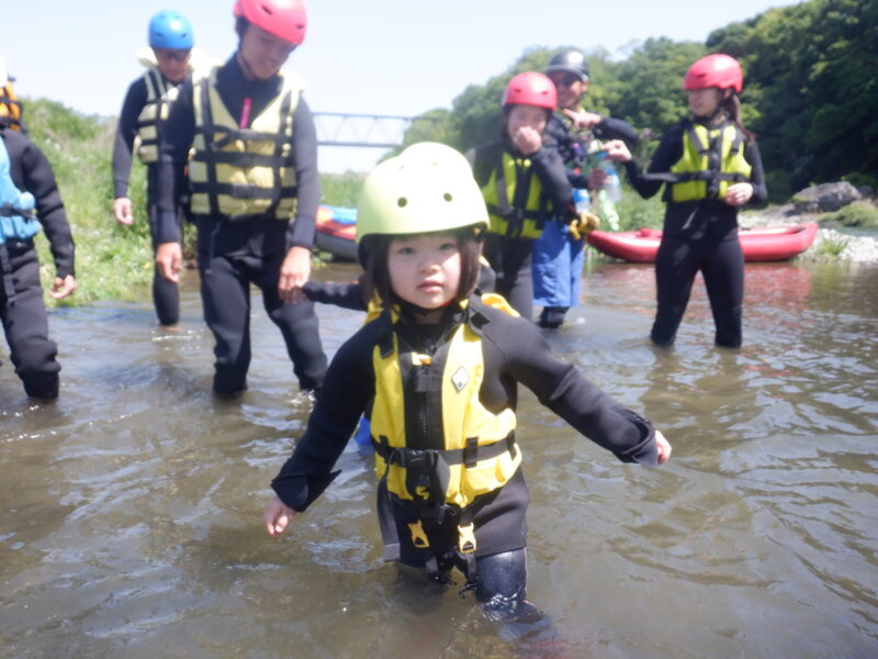 埼玉寄居町で川遊び　ラフティング　ちびっ子ラフティング　四歳から出来るラフティング