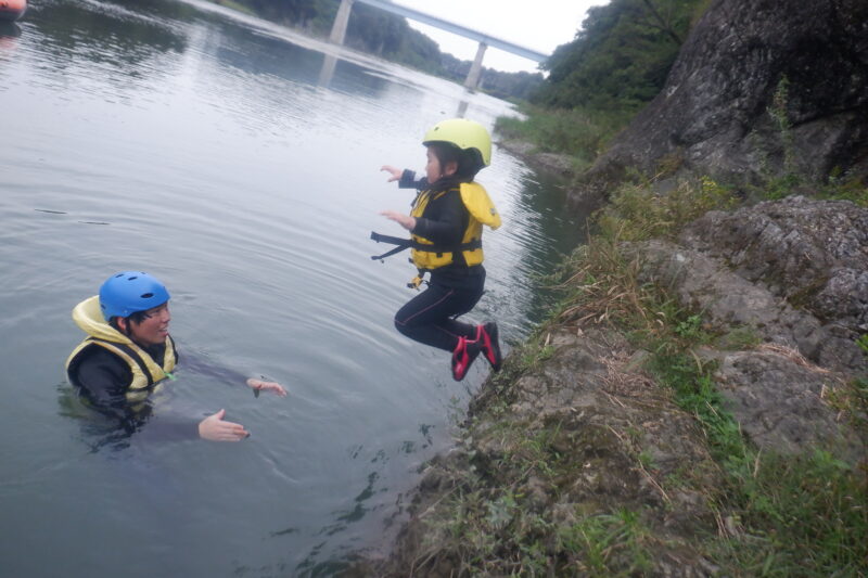 埼玉寄居町で川遊び　ちびっ子ラフティング　ラフティング　