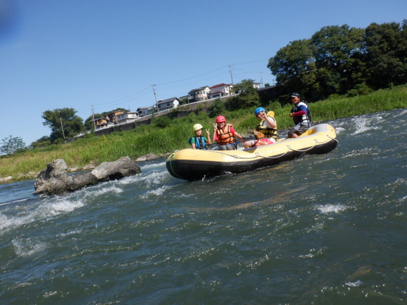 埼玉旅　寄居町で川遊び　ラフティング　ラフティングツアー　ちびっこラフティング　四歳から出来るラフティング