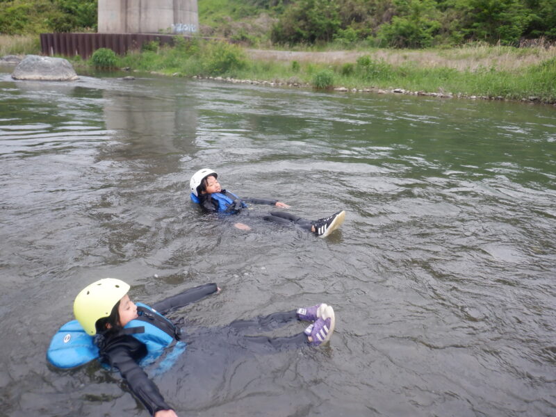 埼玉寄居町で川遊び　ちびっ子ラフティング　ラフティング　四歳から出来るラフティング