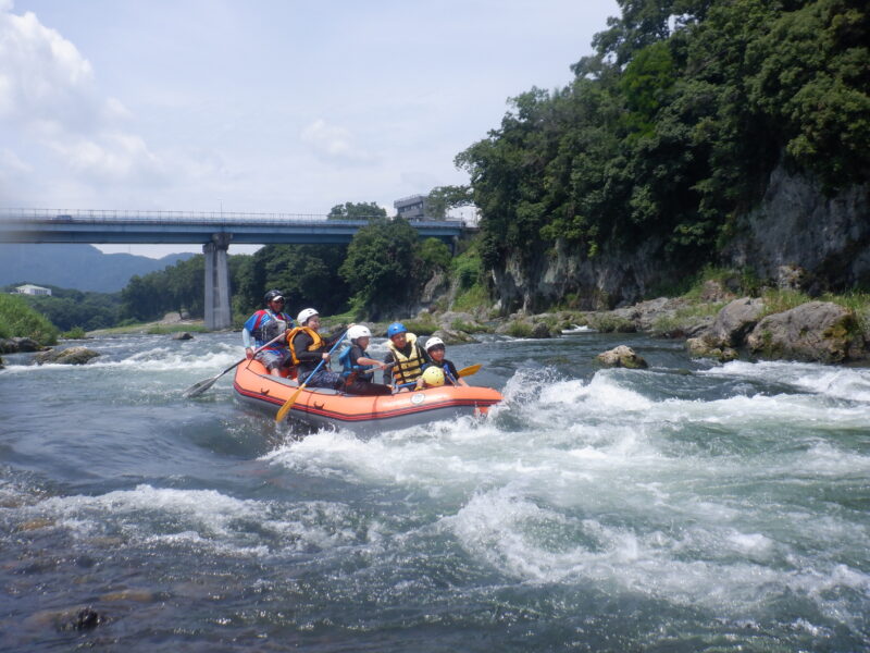 埼玉寄居町で川遊び　ちびっ子ラフティング　ラフティング　四歳から出来るラフティング