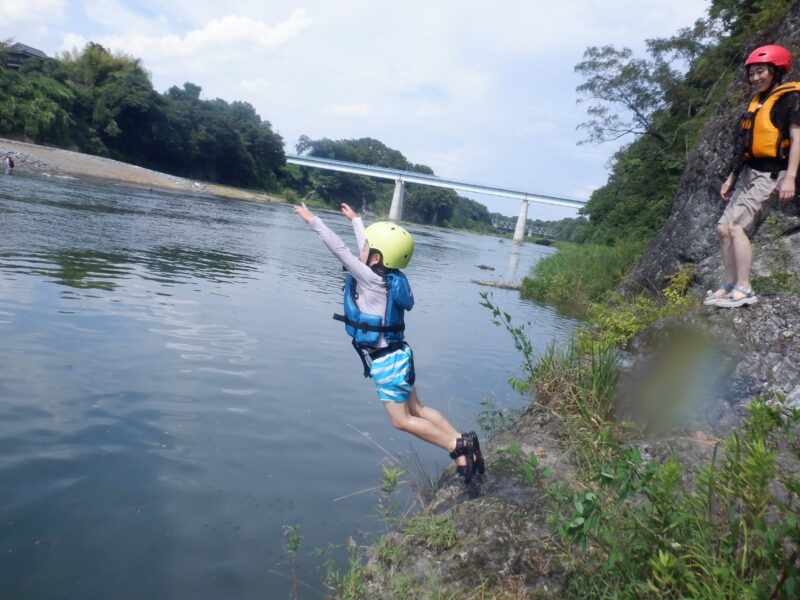 埼玉寄居町で川遊び　ちびっ子ラフティング　ラフティング　四歳から出来るラフティング