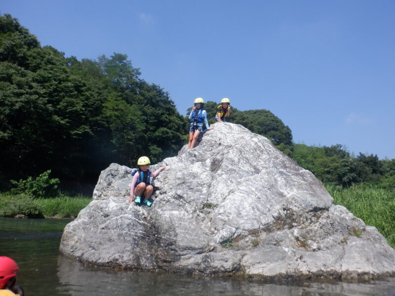 埼玉寄居町で川遊び　ちびっ子ラフティング　ラフティング　四歳から出来るラフティング