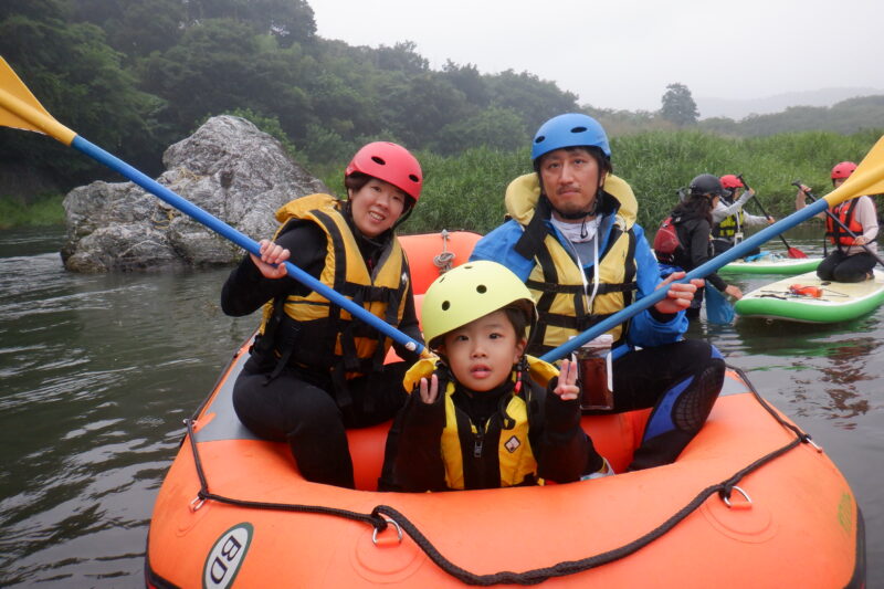 埼玉寄居町で川遊び　ちびっ子ラフティング　ラフティング　四歳から出来るラフティング