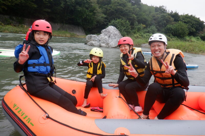 埼玉寄居町で川遊び　ちびっ子ラフティング　ラフティング　