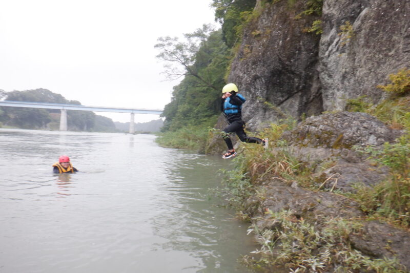 埼玉寄居町で川遊び　ちびっ子ラフティング　ラフティング　四歳から出来るラフティング