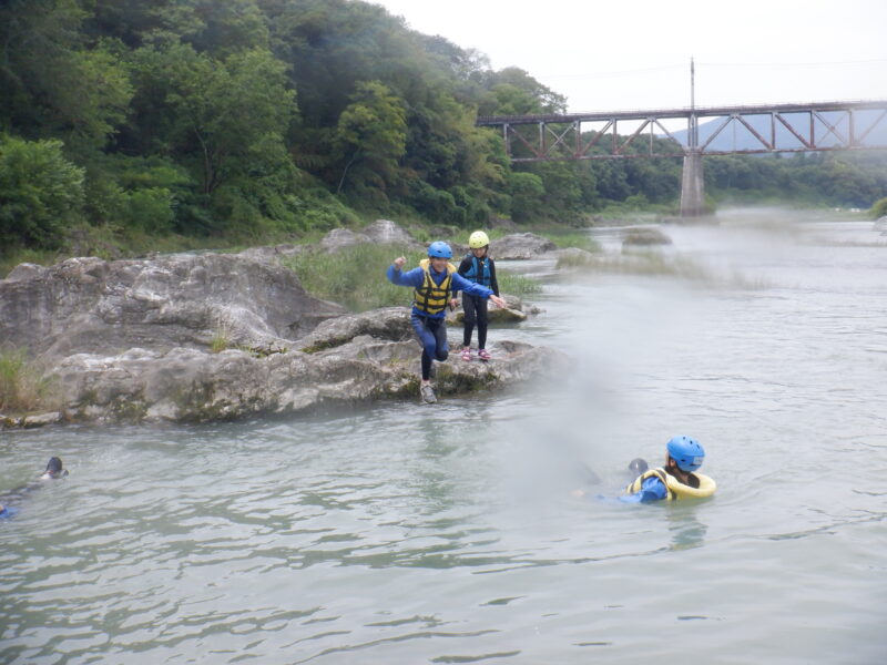 埼玉旅　川遊び　寄居でラフティング