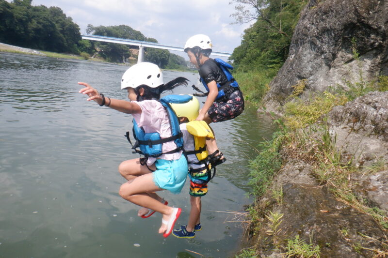 埼玉寄居町で川遊び　ちびっ子ラフティング　ラフティング　四歳から出来るラフティング