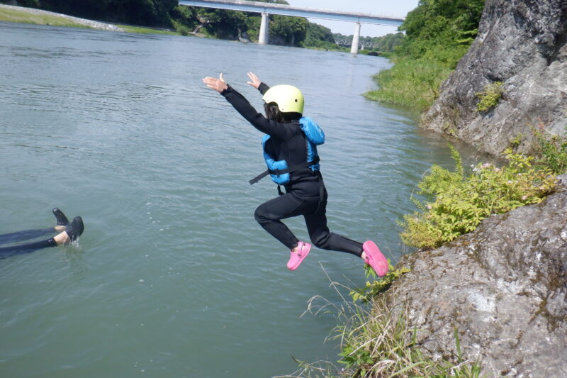 埼玉寄居町で川遊び　ちびっ子ラフティング　ラフティング　四歳から出来るラフティング